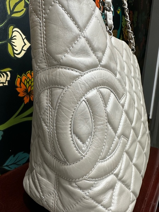 Chanel Cambon Ligne Tote Cream Lambskin | Quilted CC Chain Shoulder Bag (C8) - Picture 7 of 16
